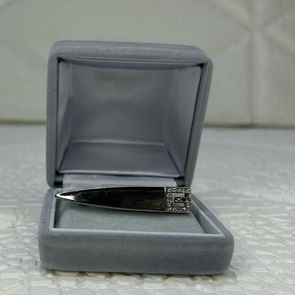ONEβDAY SALE Givenchy Silver Barette Clip/Brooch/Hairpin - Picture 7 of 7